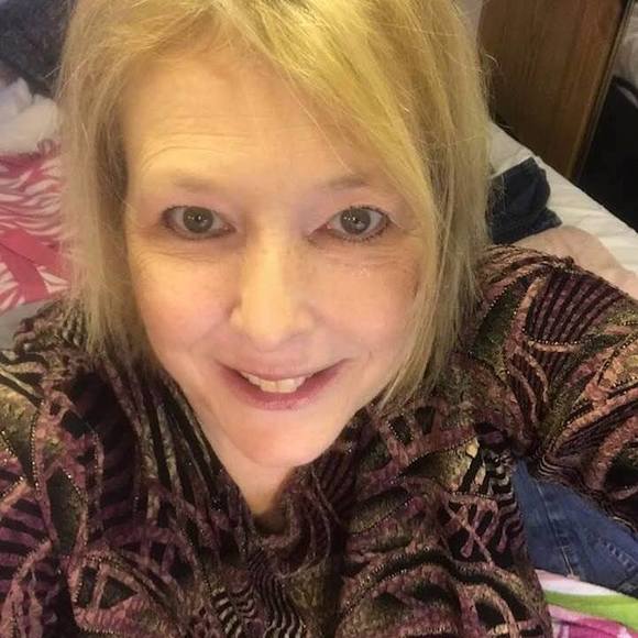 Meet your Posher, Debbie - Picture 1 of 1